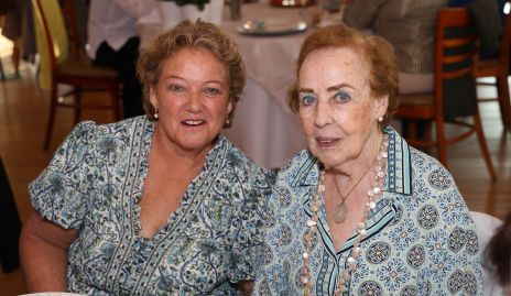  Yolanda del Valle y Anna de Navarro.