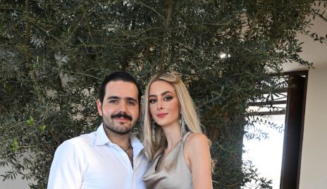  Mauricio Mahbub y Valeria Guerrero, padrinos de Julia.