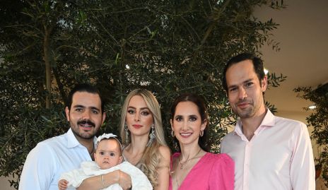  Mauricio Mahbub, Valeria Guerrero, Lili Guerrero y José Guillermo Ortiz con María Julia.