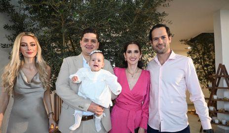  Valeria, Oscar y Lili Guerrero y José Guillermo Ortiz con María Julia.