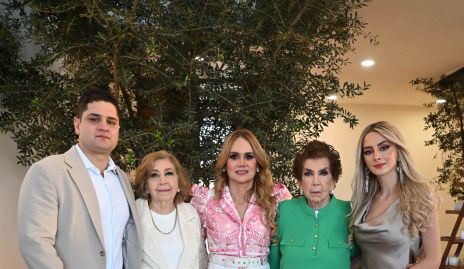  Oscar, Leticia, Alma, Beatriz y Valeria.