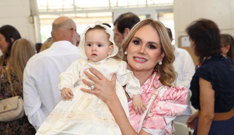  María Julia con su abuela Alma Sánchez.