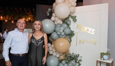  Tomás Alcalde con su esposa Roxana Serna.