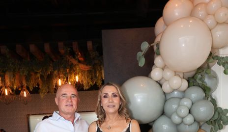  Tomás Alcalde con su esposa y Roxana Serna.