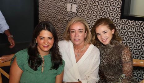  Chelito Padrón, Karina Ramos y Sigrid Werge.