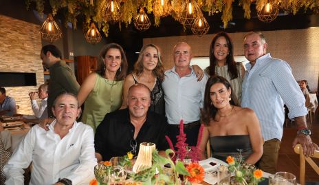  Gerardo Valle y Rocío Gallegos, Roxana Serna y Tomás Alcalde, Delia Iduarte y Javier Alcalde, Juan Gárate y Lorena Hernández.