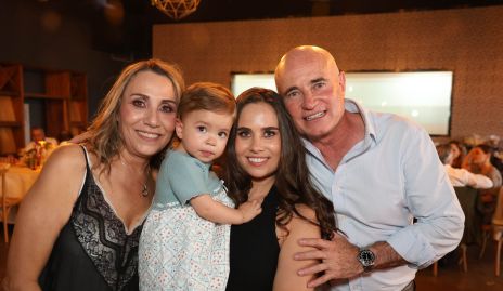  Roxana Serna, Jacinta Herrera, Nuria Alcalde y Tomás Alcalde.