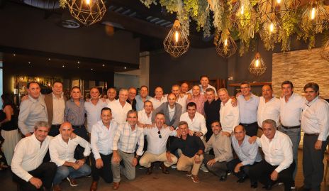  Tomás Alcalde Nava con todos sus amigos.