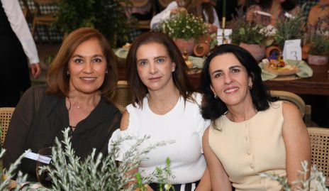  Maru Puente, Karina Navarro y Montse Gómez.