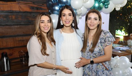  Fernanda Gaviño, Mari Tere Torres y Martha Gaviño.