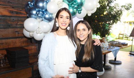  Mari Tere Torres y Adriana Tovar.