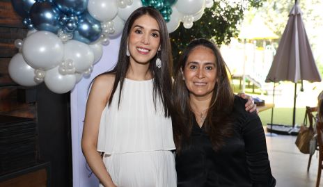  Mari Tere Torres y Cristina Torres.