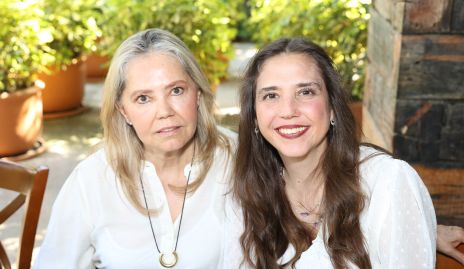  Lupita Penilla y Selene Gaviño.