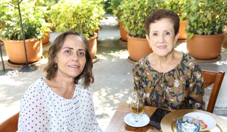  Sairi Gaviño y Lourdes Navarro.