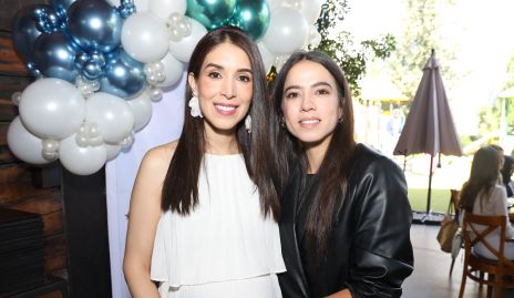  Mari Tere Torres y Andrea Olivares.