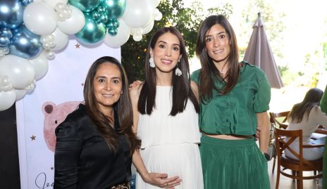  Cristina Torres, Mari Tere Torres y Fernanda Torres.