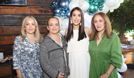  Claudia del Pozo, Martha del Pozo, Mari Tere Torres y Laura del Pozo.