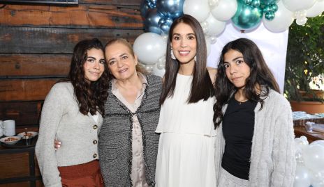  Martina Ávila, Martha del Pozo, Mari Tere Torres y Victoria Ávila.