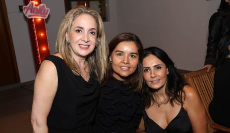  Denisse Beltrán, Lorena Torres y Claudia Artolozaga.