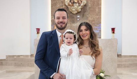  Gerardo Treviño y Sofía Muñiz con su hija Antonella.