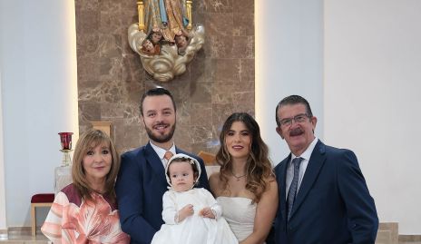  Cristina Córdova, Gerardo Treviño, Sofía Muñiz  y Guillermo Muñiz con Antonella.
