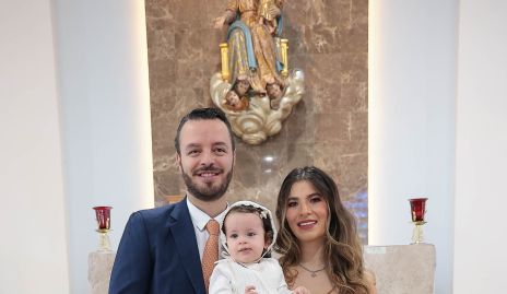  Gerardo Treviño y Sofía Muñiz con su hija Antonella.