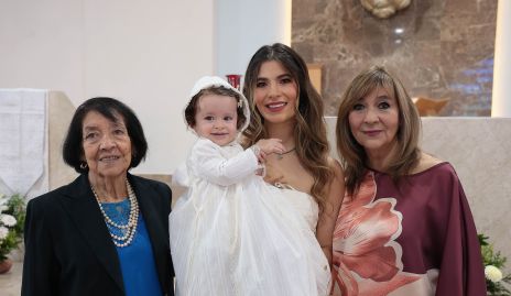  4 generaciones, Bertha Guerrero, Sofi Muñiz, Antonella Treviño y Cristina Córdova.