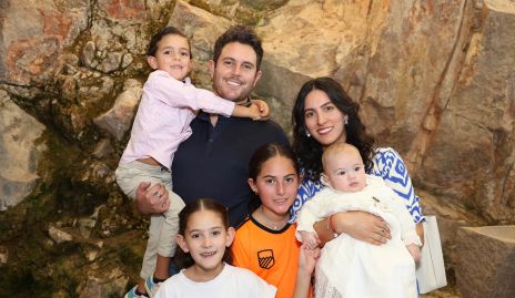  Iker Del Valle, Carlos Del Valle, Claudia Díaz de León, Natalia Del Valle, Inés Del Valle y Andrés Landa.