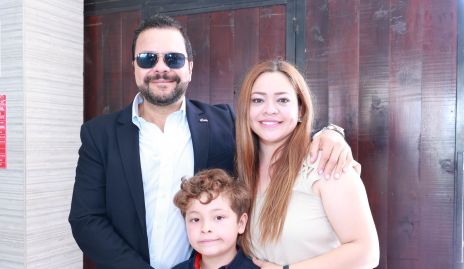  Eduardo, Adriana y Santiago Mendoza.