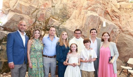  Humberto Pérez, Marilú Paredes, Manolo Paredes, Paulina Tello, Padre Salvador González, Eugenia Muriel, Alejandro Paredes, María José Pérez y Humberto Pérez.