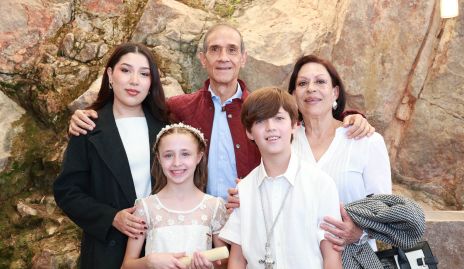  Daniela Pérez, Humberto Pérez, Socorro Covarrubias, María José Pérez y Humberto Pérez.