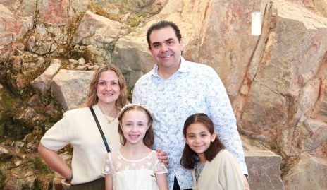  Aurora Irigoyen y Miguel Compeán con su hija María José y María José Pérez.