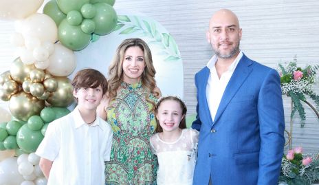  Humberto Pérez, Marilú Paredes, María José Pérez y Humberto Pérez.