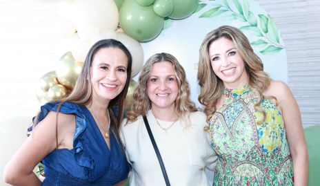  Luz de Lourdes Elizalde, Aurora Irigoyen y Marilú Paredes.