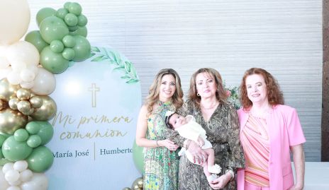  Marilú Paredes, Marilú González, Lourdes González y Sofía Paredes.