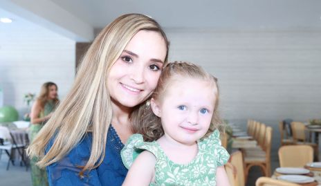  Paulina Tello y Ana Victoria Paredes.