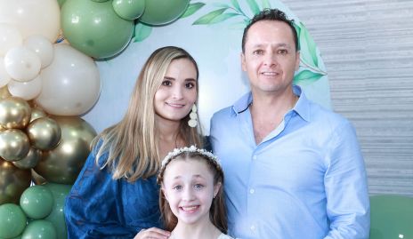  Paulina Tello, Manolo Paredes y María José Pérez.