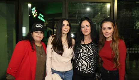  Martha Favela, Viridiana García, Gaby Herrán y Diana Favela.