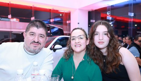  Eduardo Chávez, Ana Paola Edi y Ana Pao Chávez.