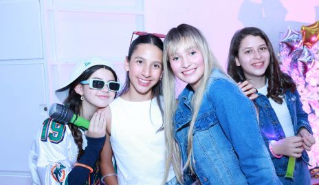  Máxima de Alba y sus amigas.