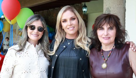  Montse García, Begoña García y Laura Acevo.