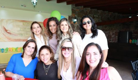  Montse García y sus amigas.