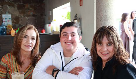  Martha García, Gerardo García y Sofía García.