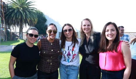  Mónica Estrada, Mayra Álvarez, Gris Casas, Layla Silva y Amparo Gordillo.