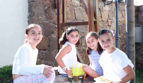  Inés García, Mariel Martínez, Natalia Briseño y Mariana Rubio.