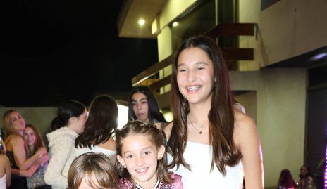  Santiago, Inés y Alexia.