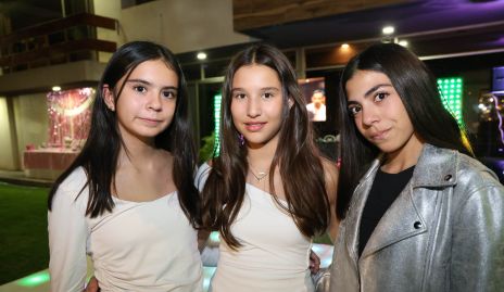  Nina, Alexia y Victoria Ávila.