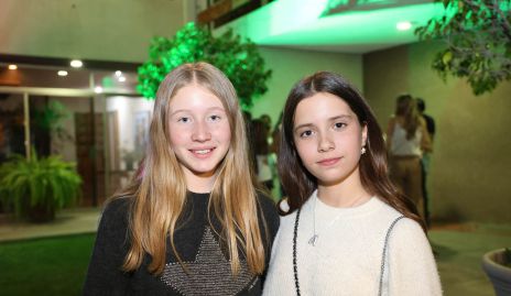  Vale Vallejo y Alexa Romero.