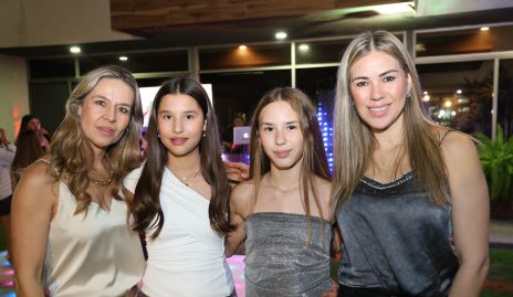  Marcela Torres, Alexia Zapata, Miranda Garza y Vero Barbeito.