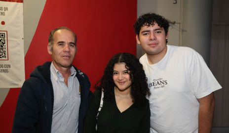  Francisco González, Andrea Ríos y Miguel González.